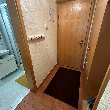 Accessible En Et En Voiture 아파트 *